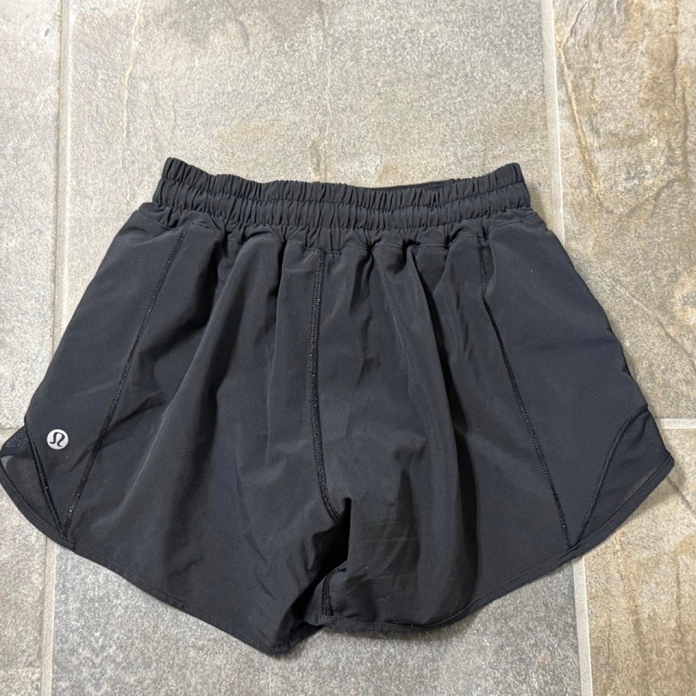Lululemon Hotty Hot Short II Long 4 Black Size 2 LW7ARLT